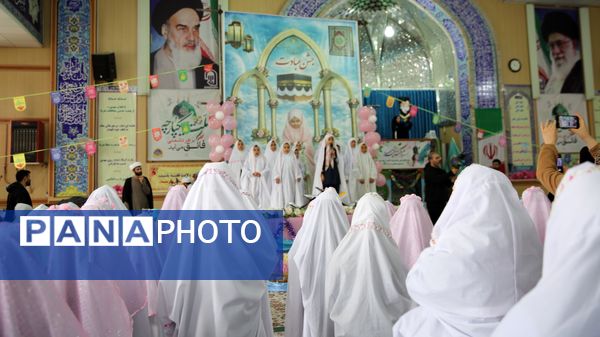 حضور پرشور مکلفین در مصلی بزرگ امام خامنه‌ای(مدظله العالی) با حضور بیش از ۱۰۰۰ هزار دانش‌آموز شهرستان