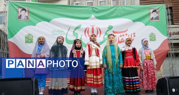 راهپیمایی ۲۲ بهمن با حضور پرشور مردم انقلابی در تهران