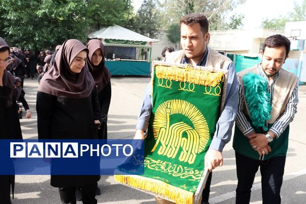 افتتاح چایخانه‌ای برای ادای احترام به حضرت رضا(ع) در دبیرستان دخترانه مطهره منطقه ۱۴