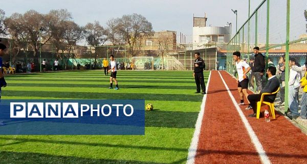 گذری بر فینال مسابقات فوتسال درون مدرسه دبیرستان شاهد ابوذر غفاری 