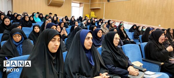 کارگاه آموزشی فرصت های متنوع یادگیری آموزگاران ابتدایی در کانون سمیه شهرستان شیروان 