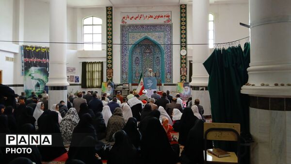 حضور پررنگ دانش‌آموزان بیرانوندی در نماز جمعه