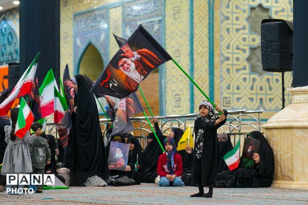 اجتماع بانوان انقلابی به مناسبت چهلم قائد امت و شهدای میناب در مسجد جمکران 