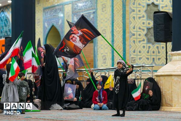 اجتماع بانوان انقلابی به مناسبت چهلم قائد امت و شهدای میناب در مسجد جمکران 