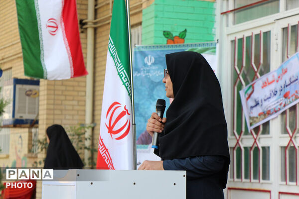 کوله‌بار شوق بر دوش شکوفه‌ها