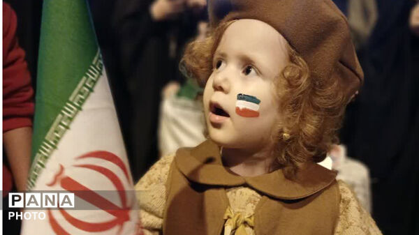 نماز استغاثه به امام زمان (عج) در شصت و دومین قرار عاشقانه، میدان امام خمینی(ره) شهرستان کوهدشت