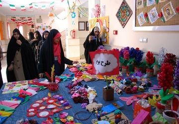بازدید از نمایشگاه هنر‌های دستی دبستان حضرت مریم ۲ قیامدشت ری یک