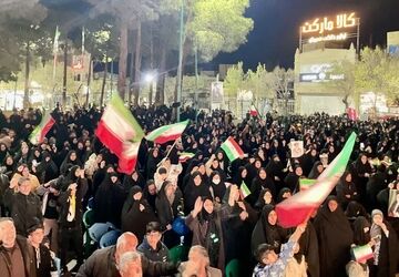 اجتماع مردم ابرکوه در بیعت با رهبر انقلاب