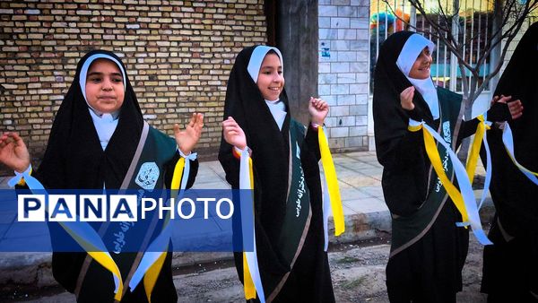 اجرای گروه سرود"هیئت دختران طوبی"در موکب های سطح شهرستان بام و صفی آباد 
