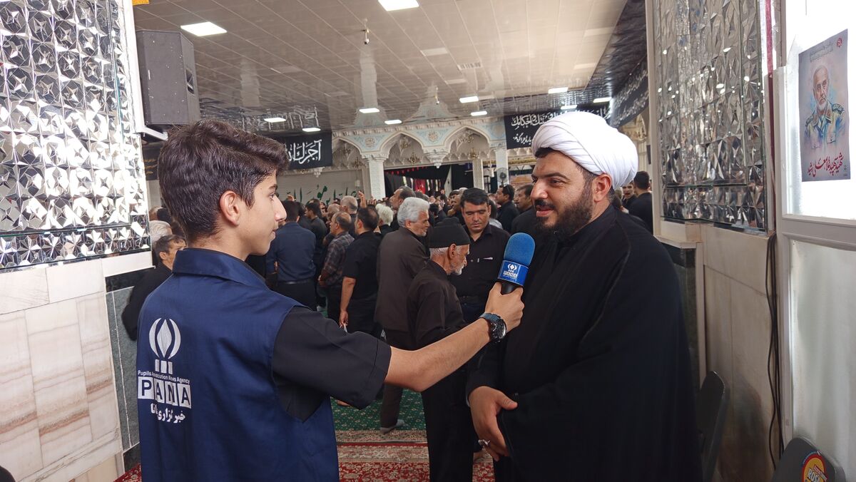 حضور مردم در عاشورا نشان‌دهنده راه امام حسین است