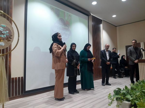 جلسه انجمن اولیا و مربیان در دبستان آرمینه مصلی نژاد ناحیه ۶ مشهد 