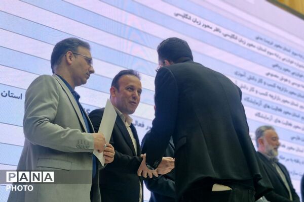درخشش ستارگان ورامین در آیین تجلیل از نخبگان آموزشی