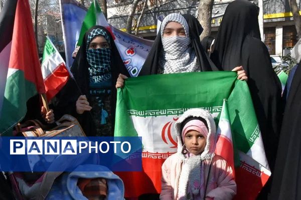 ایستادگی و حضور گرم مردم دماوند در راهپیمایی ۲۲ بهمن