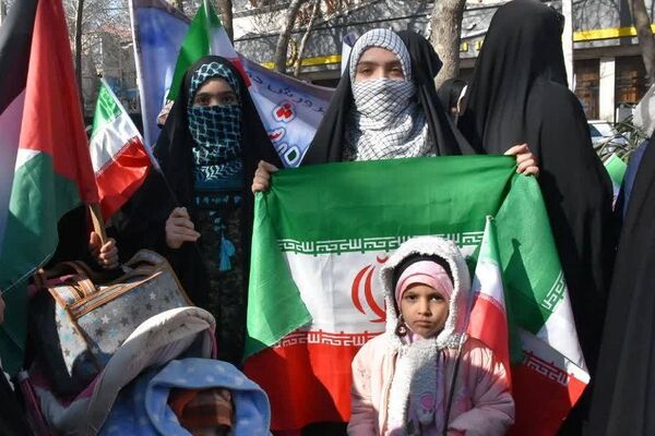 ایستادگی و حضور گرم مردم دماوند در راهپیمایی ۲۲ بهمن
