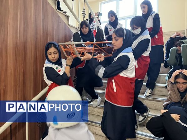 مانور زلزله در مدرسه بانو خاکره شیراز