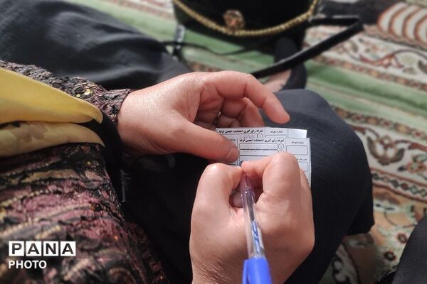 انتخابات انجمن اولیا و مربیان در مدرسه شهید معظم با هدف تقویت تعامل خانواده و مدرسه