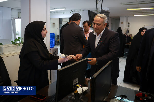 بازدید مدیرکل آموزش و پرورش شهرستان‌های استان تهران از خبرگزاری پانا در روز خبرنگار