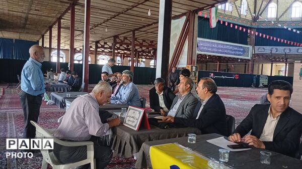 برپایی میز خدمت با حضور مسئولان دستگاه‌های اجرایی شهرستان ملایر 