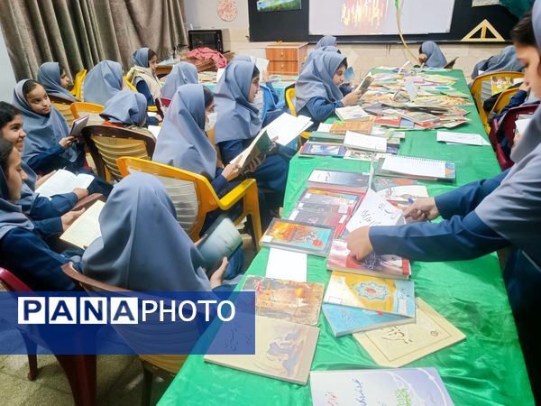 جشن کتاب و مطالعه در دبیرستان دخترانه متوسطه اول 15 خرداد 