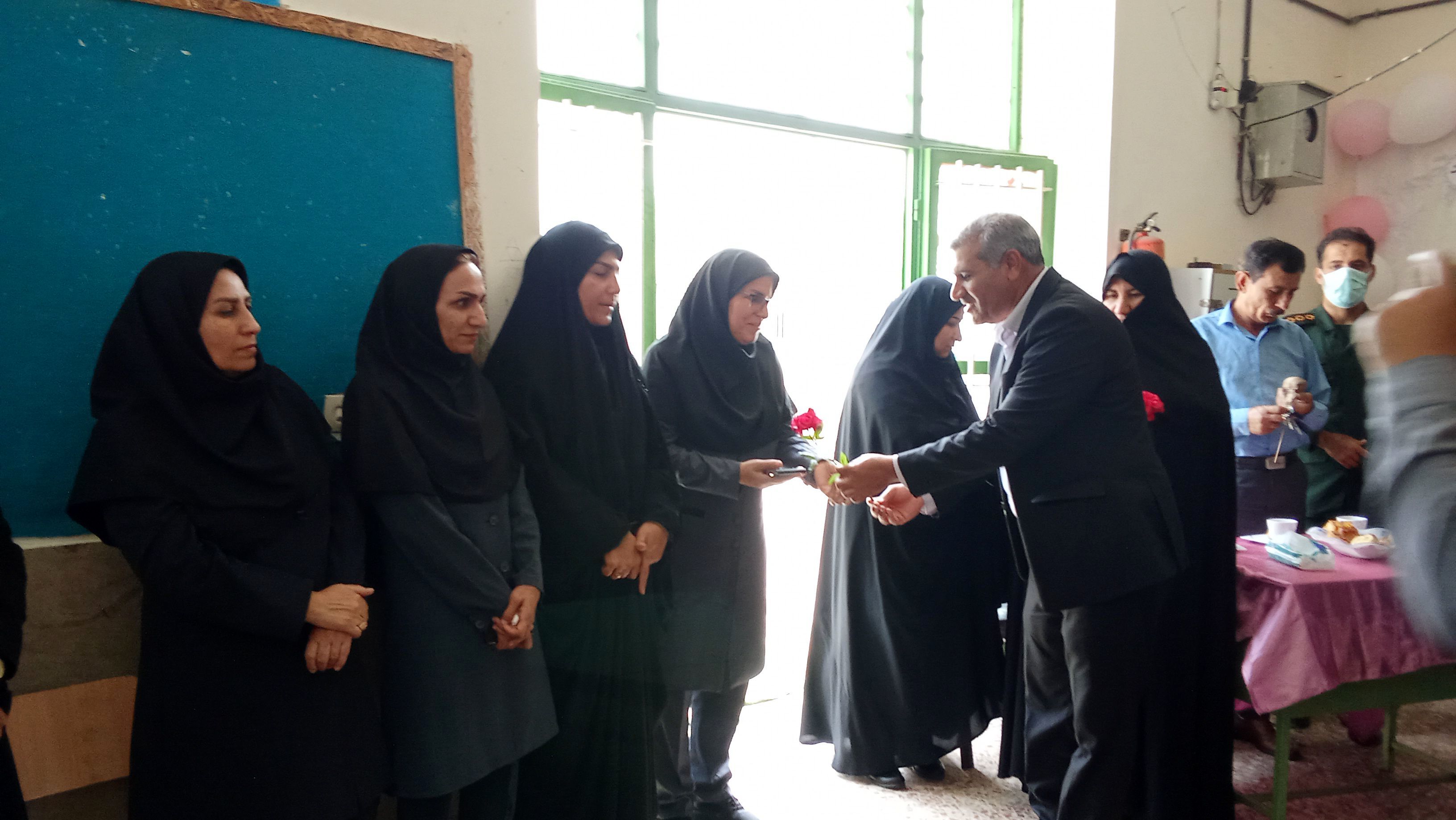 مراسم سپاس معلم در مدارس شهرستان دره شهر