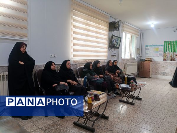 برپایی بازارچه دانش آموزی در دبیرستان دکتر جواد حداد۲ 