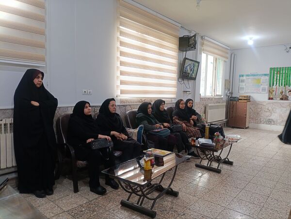 برپایی بازارچه دانش آموزی در دبیرستان دکتر جواد حداد۲ 