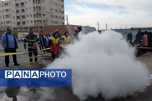 مانور سراسری زلزله در مدارس کهریزک و باقرشهر 