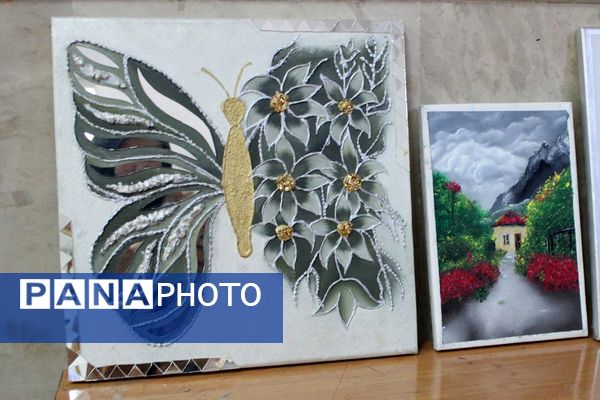 نمایشگاه آثار هنرجویان هنرستان فنی‌وحرفه‌ای دخترانه آفرینش پردیس