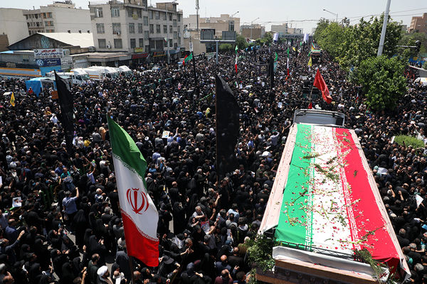 تشییع شهدای خدمت در تهران 