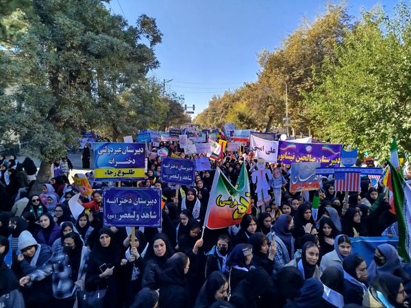 راهپیمایی 13 آبان با حضور حداکثری دانش آموزان در شهرستان نیشابور 