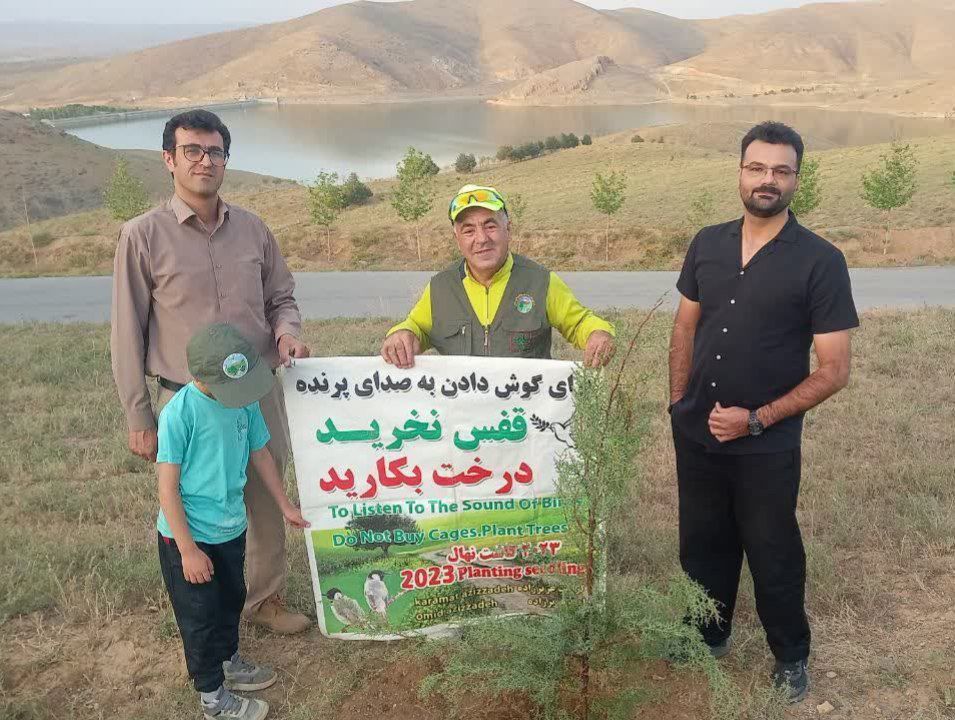 سفیر طبیعت در همدان نهال کاشت