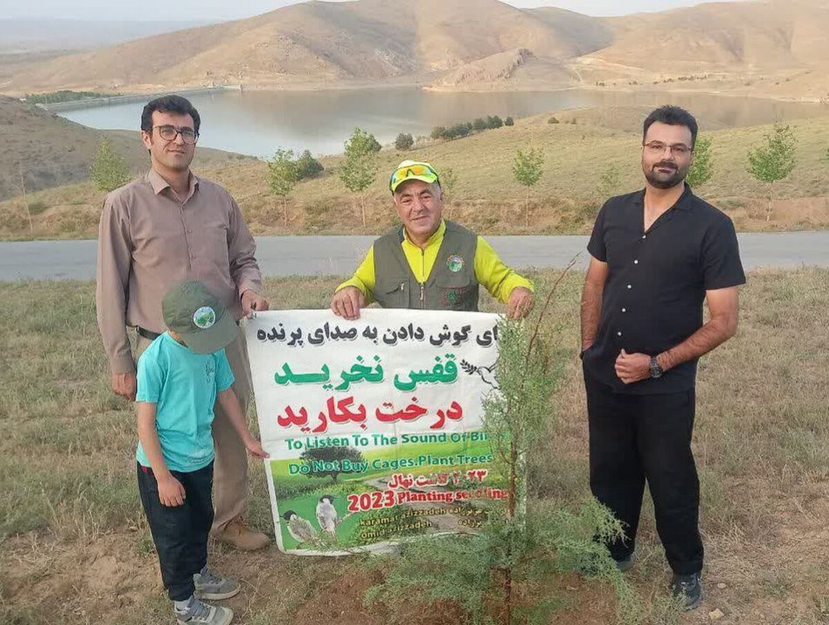 سفیر طبیعت در همدان نهال کاشت