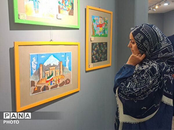 نمایشگاه آثار هنری اعضای کانون پرورش فکری کودکان و نوجوانان قم در مجموعه کتاب سرو