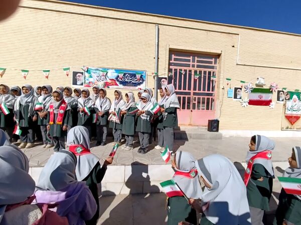 طنین زنگ انقلاب دردبستان خدیجه کبری ابرکوه  
