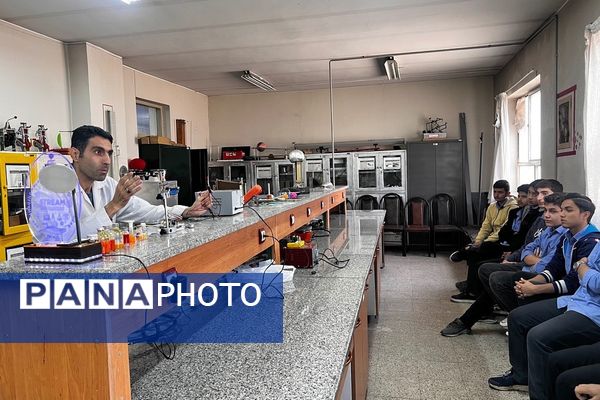 دومین روز از« همایش آشتی با علم» در پژوهش‌سرای دانش‌آموزی کاوش کهریزک 