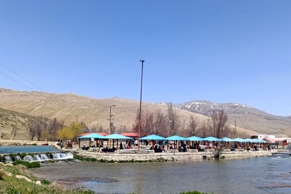 خنکی چشمه دیمه کوهرنگ روح را نوازش می‌دهد