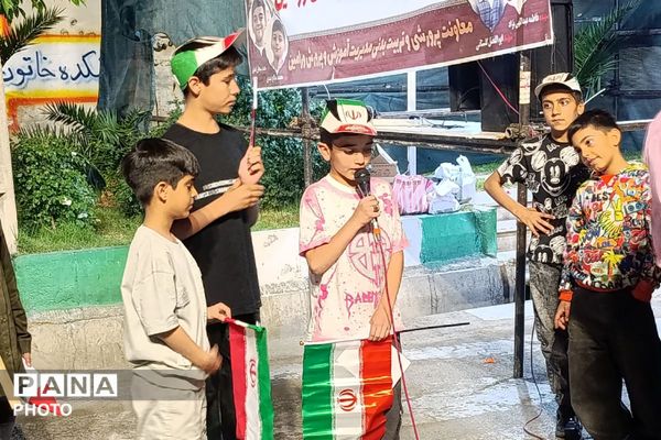 حضور پرشور دانش‌آموزان دبستان پسرانه کاظمیه در غرفه شهدای دانش آموز ورامین