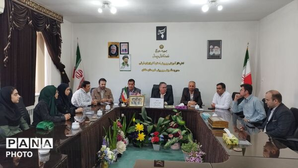 تقدیر از دانش آموز خبرنگاران ملکان توسط مدیر آموزش و پرورش