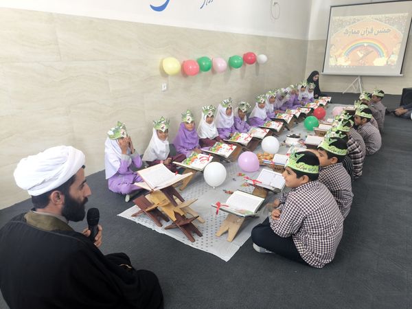 جشن قرآن کلاس اولی‌ها در دبستان شهید بهشتی قلعه‌گنج