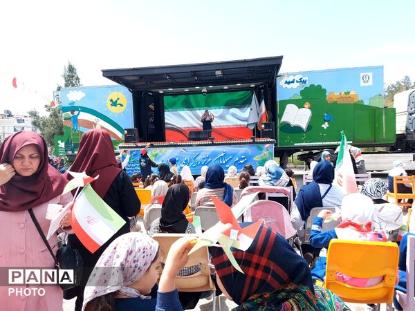 هم صدا با دختران شهید مینابی در روز دختر