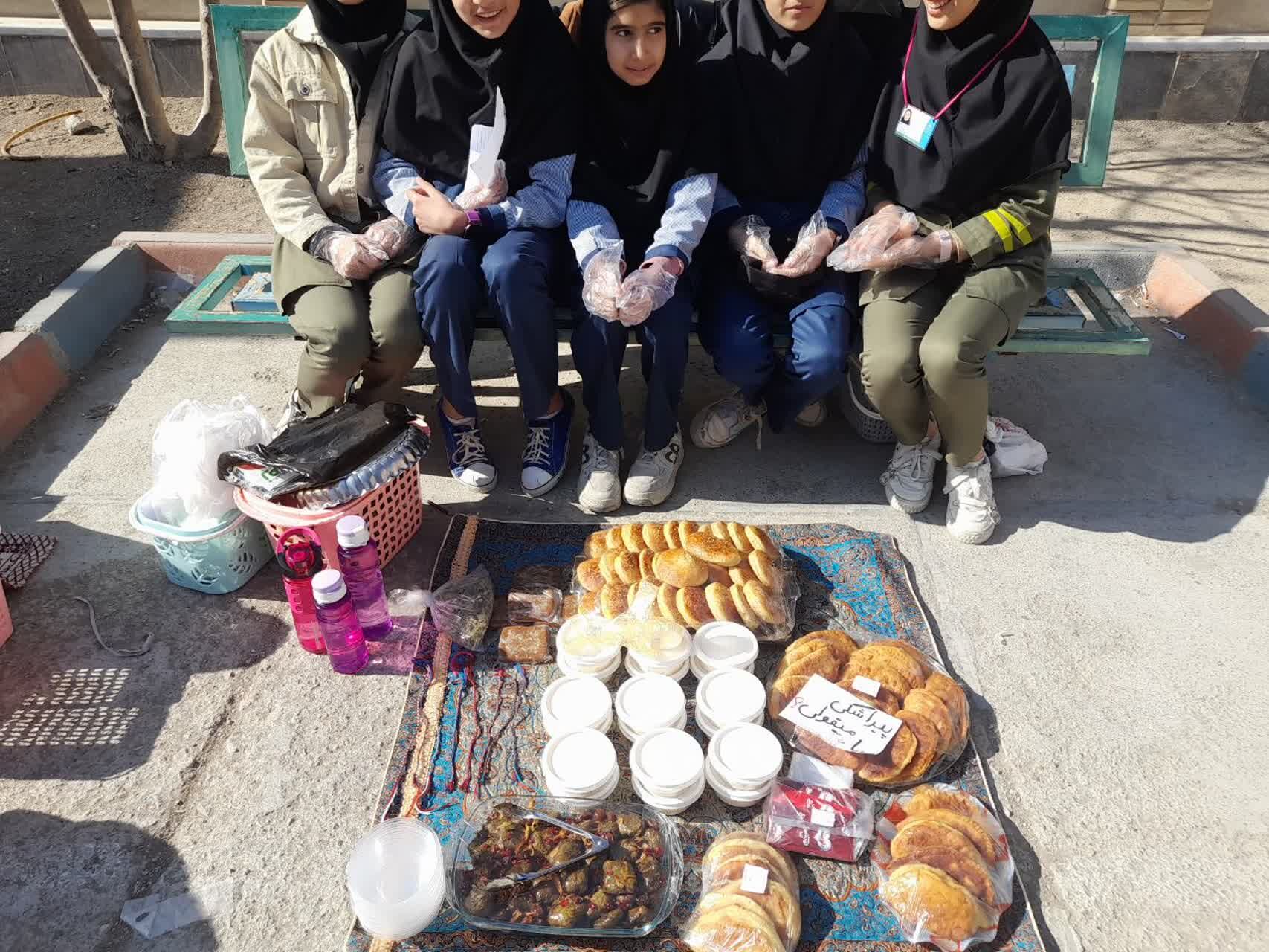 برپایی بازارچه مدرسه‌ای به‌مناسبت دهه فجر در آموزشگاه دخترانه شهید حسن زاده خانلق
