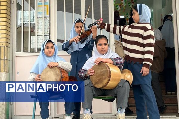 رویداد از خون جوانان وطن لاله می روید در دبستان دخترانه آیین روشن