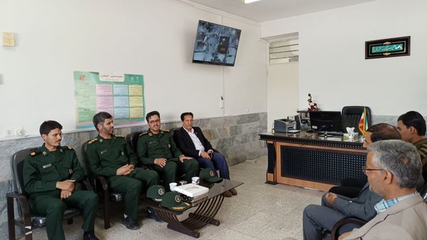 بازدید فرمانده بسیج دانش آموزی از دبیرستان شاهد صاحب الزمان 