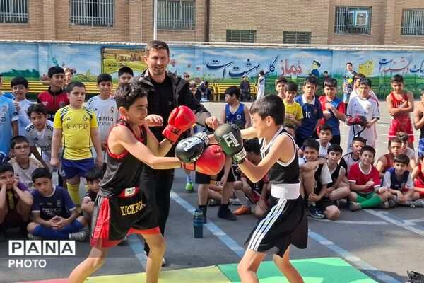 المپیاد درون مدرسه ای به مناسبت هفته تربیت بدنی در مدرسه ملاصدرا