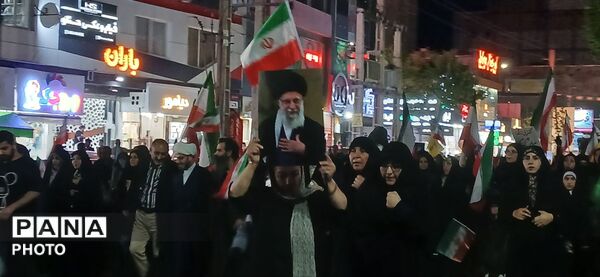حضور پررنگ مردمان هشتگرد در راهپیمایی هرشب 