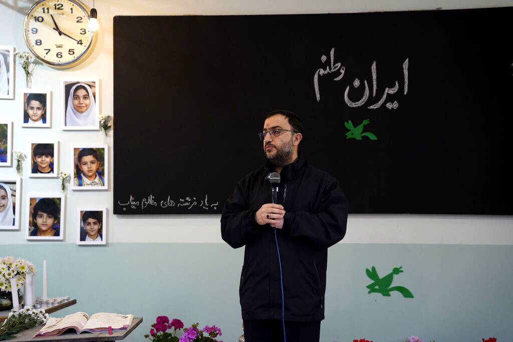 هنرمندان، رزمنده فرهنگی هستند