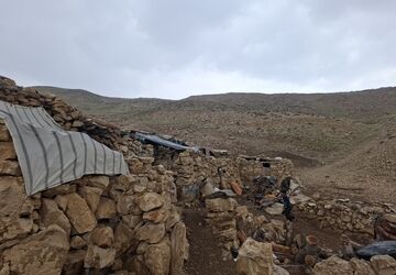 حضور عشایر در ارتفاعات کوه بزیمنی همزمان با بارندگی‌های تابستانه
