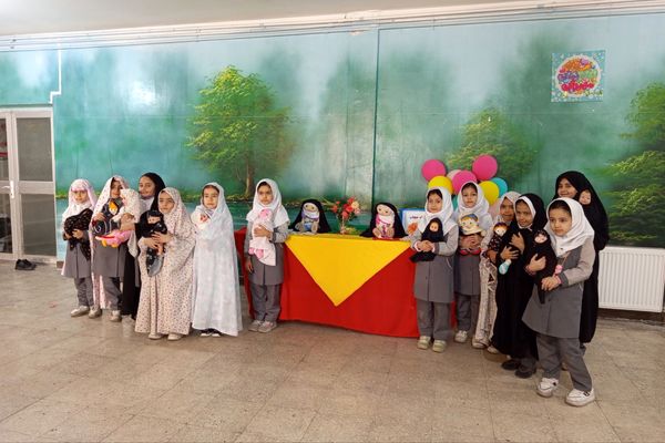 نمایشگاه خلاقانه حجاب در دبستان ایمان رباط‌کریم