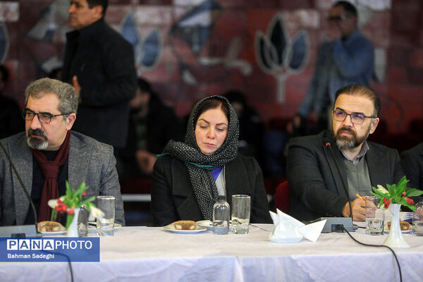 نشست معاون اول رئیس جمهور با جمعی از هنرمندان موسیقی، تئاتر و هنرهای تجسمی