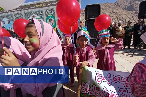 پیش دبستانی‌ها در زرقان تمرین استکبار ستیزی کردند 